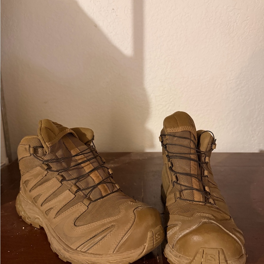 Salomon Men's Tan Athletic Shoes